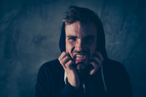 man experiencing kratom withdrawal